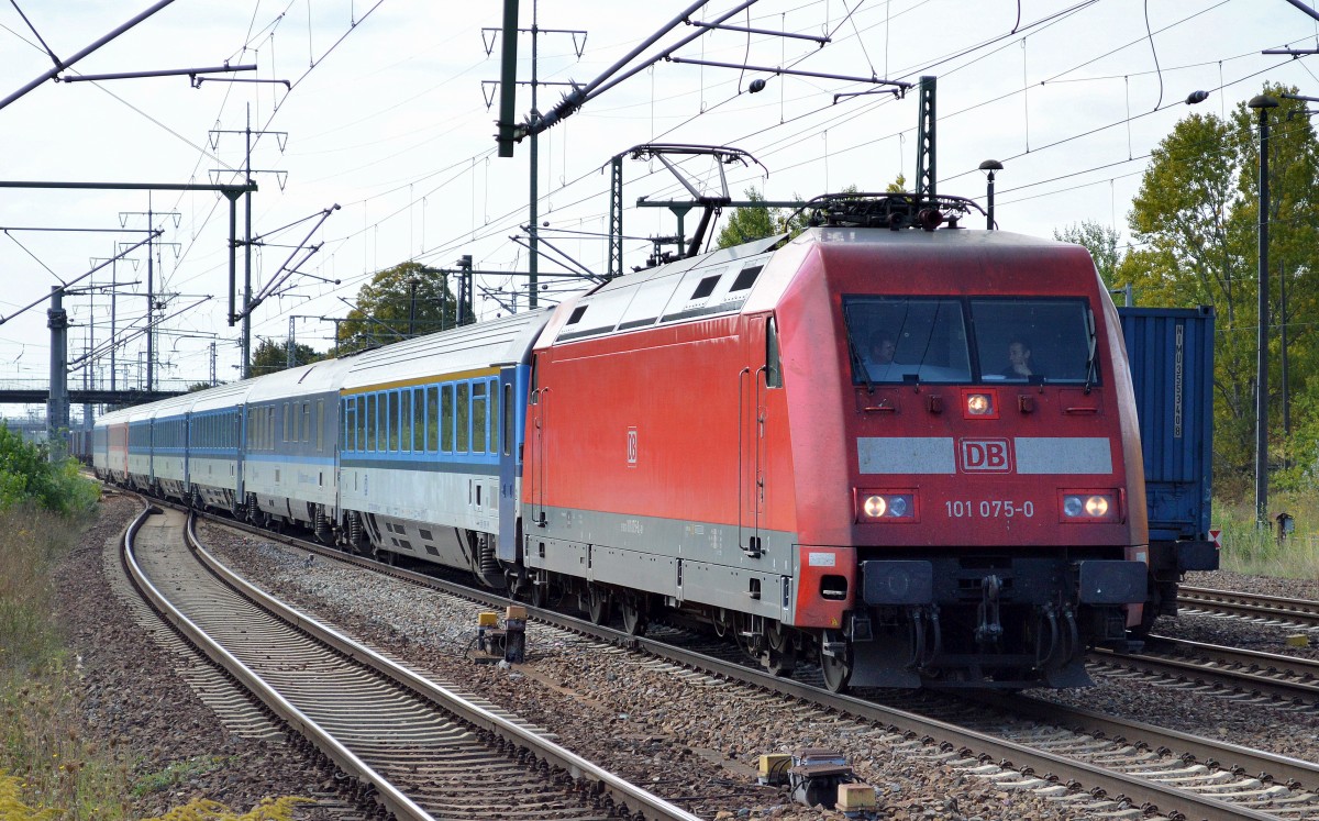 Einer von einer ganzen Reihe Umleitungszügen am 03.09.14 durch Bhf. Flughafen Berlin-Schönefeld, 101 075-0 mit EC 
