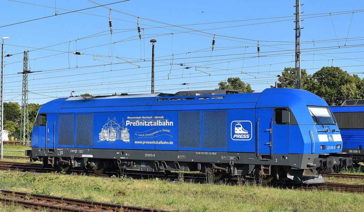 Eisenbahnbau- und Betriebsgesellschaft Pressnitztalbahn mbH, Jöhstadt (PRESS) mit ihrer  253 015-8  (NVR:  92 80 1223 052-2 D-PRESS ) am 12.06.25 Höhe Bahnhof Stendal Hbf.
