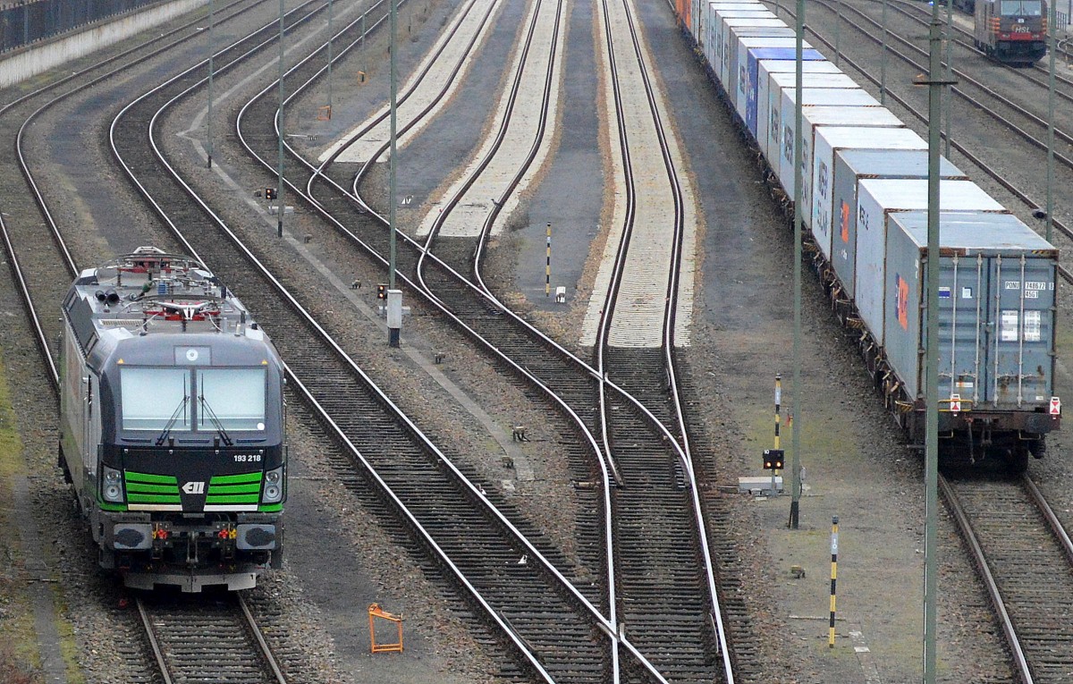 ELL Mietlok für die OHE, die Siemens Vectron 193 218 pausiert im Berliner Westhafen am 23.01.15