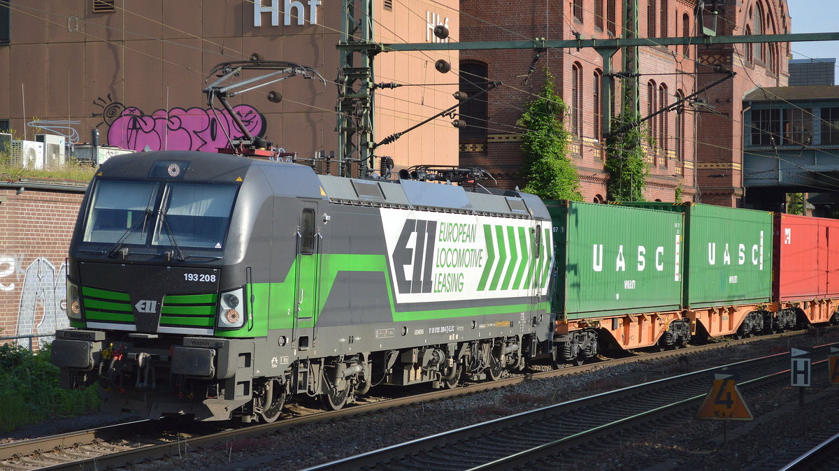 ELL Vectron 193 208-5 [NVR-Number: 91 80 6193 208-6 D-ELOC, Siemens Bj.2014]  für Lokomotion im Einsatz verlässt mit Containerzug den Hamburger Hafen am 20.06.17 Bf. Hamburg-Harburg. 