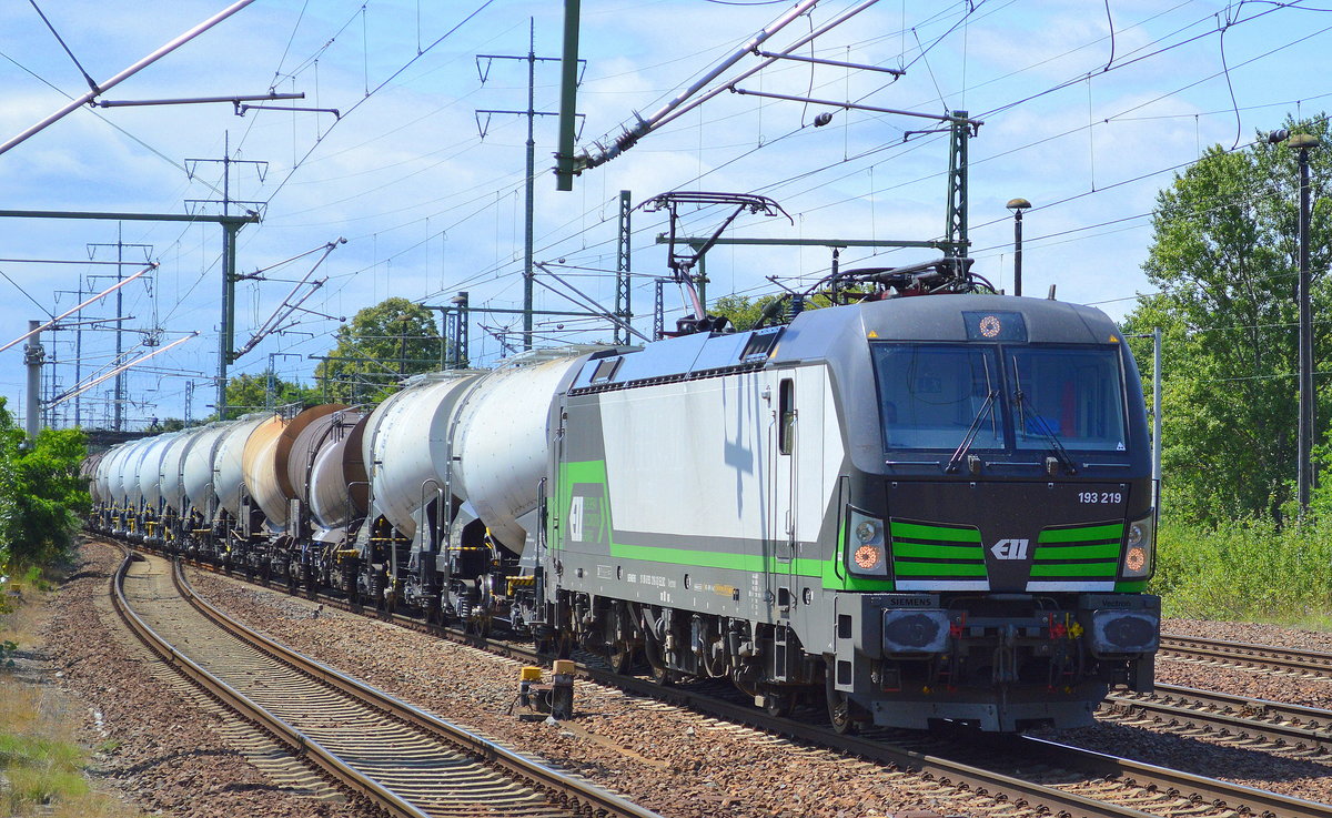 ELL Vectron 1983 219-3 für SETG mit Knickkesselwagenzug (Kreideschlamm) am 17.07.17 BF. Flughafen Berlin-Schönefeld.