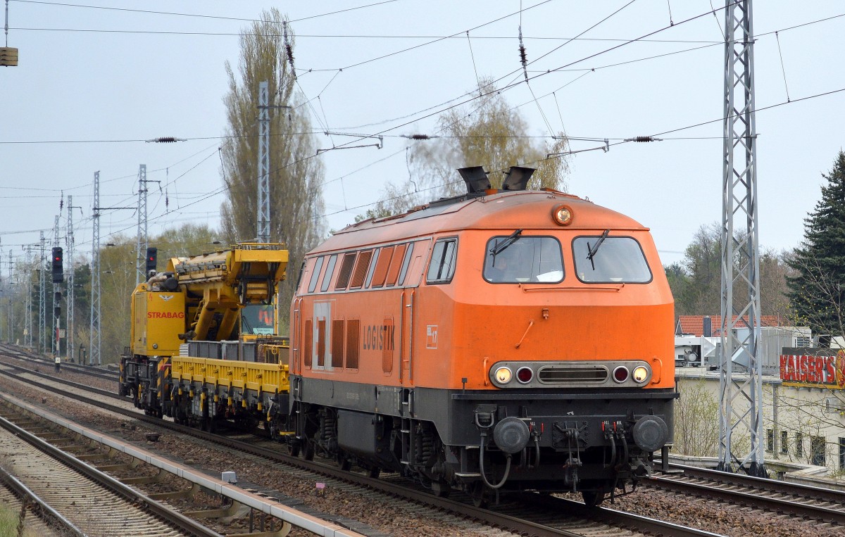 Endlich ging ein Wunsch von mir in Erf�llung, eine von den sch�nen orangen BBL 225�rn in Berlin. BBL 17 (92 80 1225 099-1 D-BBL, Henschel Bj.1970) mit einem GOTTWALD Schiengleisbaukran von STRABAG am Haken Richtung Karower Kreuz Berlin, 04.04.14