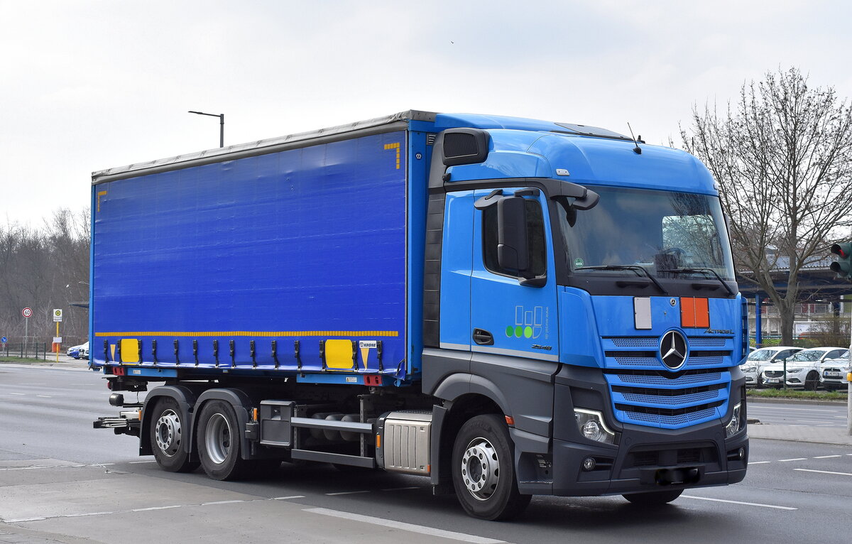 Erich Wurzel GmbH & Co. KG mit einem MB ACTROS L 2548 mit Wechselbrücke am 25.03.25 Berlin Marzahn.