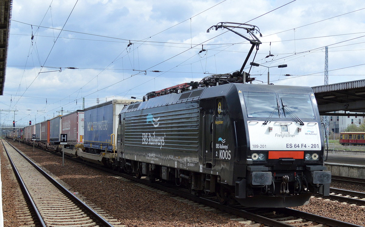 ERSR mit ES 64 F4-201 und KLV-zug am 19.04.16 Bf. Flughafen Berlin-Schönefeld.