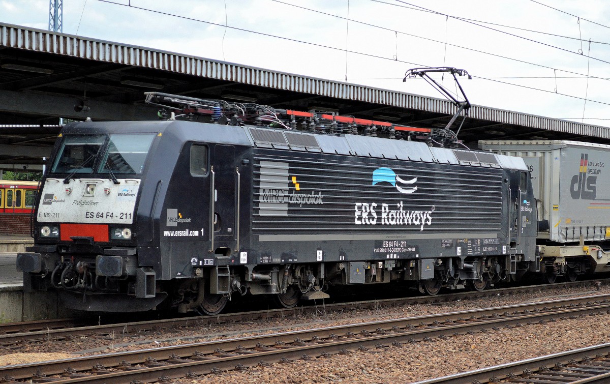 ERSR mit MRCE Dispolok ES 64 F4-211/ E 189-211 mit KLV-Zug am 30.07.15 Bhf. Flughafen Berlin-Schönefeld.