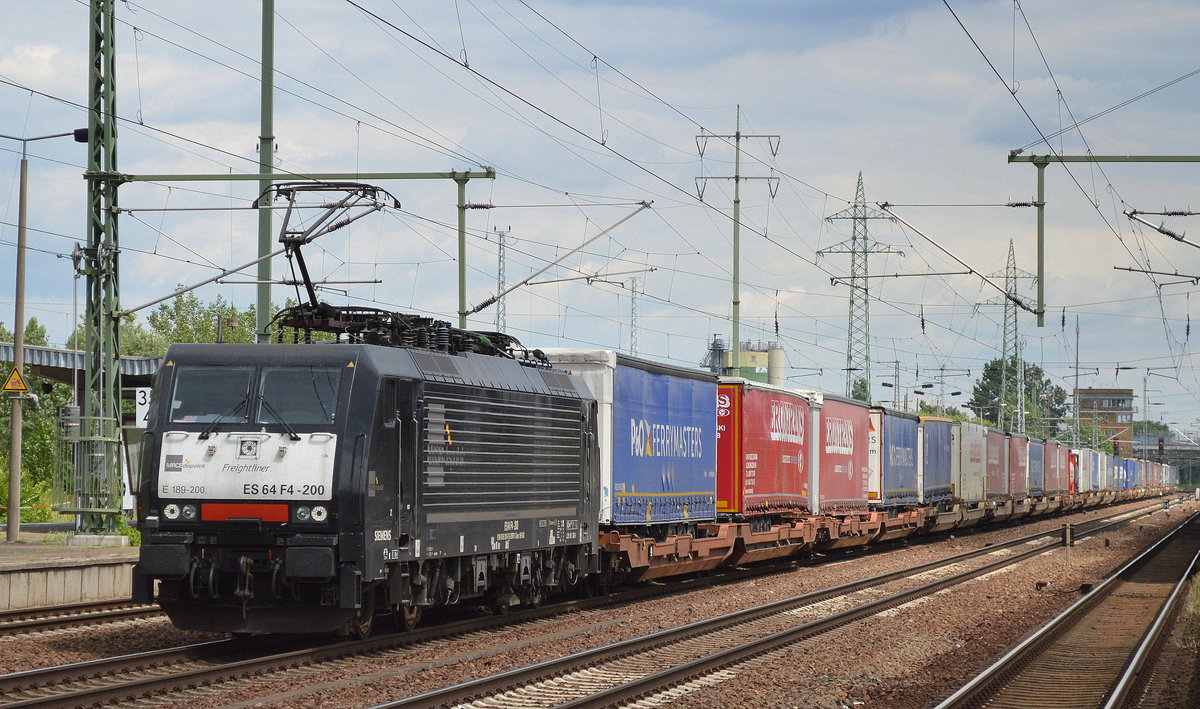 ERSR mit der MRCE Lok ES 64 F4 - 200 und KLV-Zug am 05.07.16 Bf. Flughafen Berlin-Schönefeld.