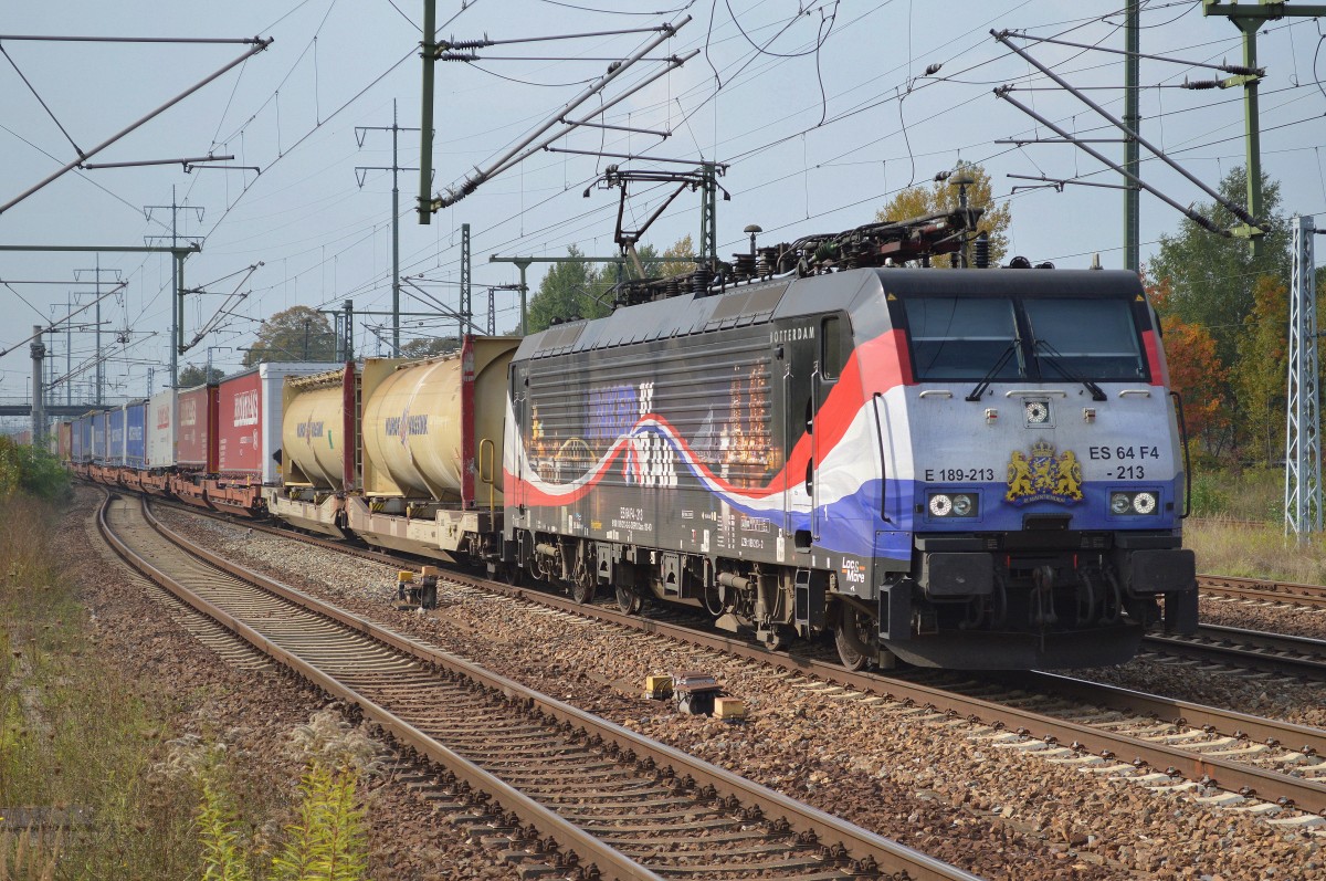 ERSR Pozna Shuttle mit MRCE Dispolok 189-213/ES 64 F4-213 und KLV-Zug am 02.10.14 Bhf. Flughafen Berlin-Schönefeld.