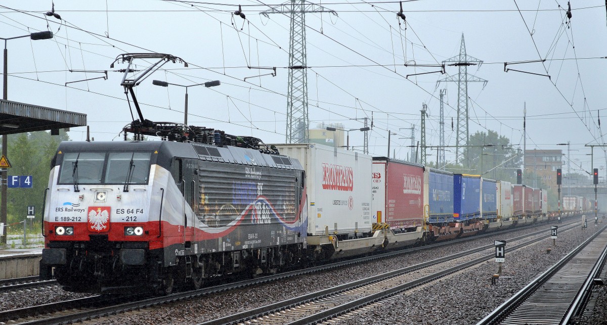 ERSR Poznan Shuttle auf dem R�ckweg nach Rotterdam mit E 189-212/ES 64 F4-212 und KLV-Zug am 14.07.15 Bhf. Flughafen Berlin-Sch�nefeld bei starkem Regenfall.