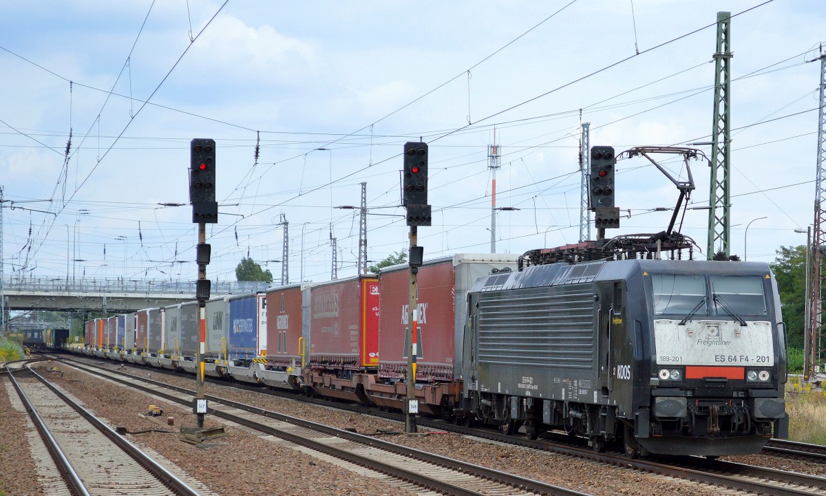 ERSR Poznan-Shuttle auf dem Rückweg nach Rotterdam mit MRCE-Dispolok E 189-201/ES 64 F4-201 mit KLV-Zug Durchfahrt Bhf. Flughafen Berlin-Schönefeld, 26.08.14