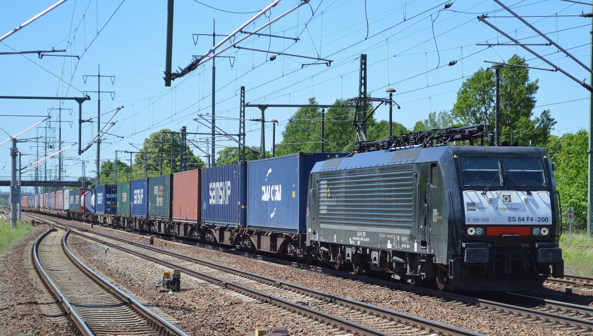 ERSR Poznan-Shuttle mit MRCE Lok E 189-200/ES 64 F4-200 am 05.06.15 Durchfahrt Bhf. Flughafen Berlin-Schönefeld.