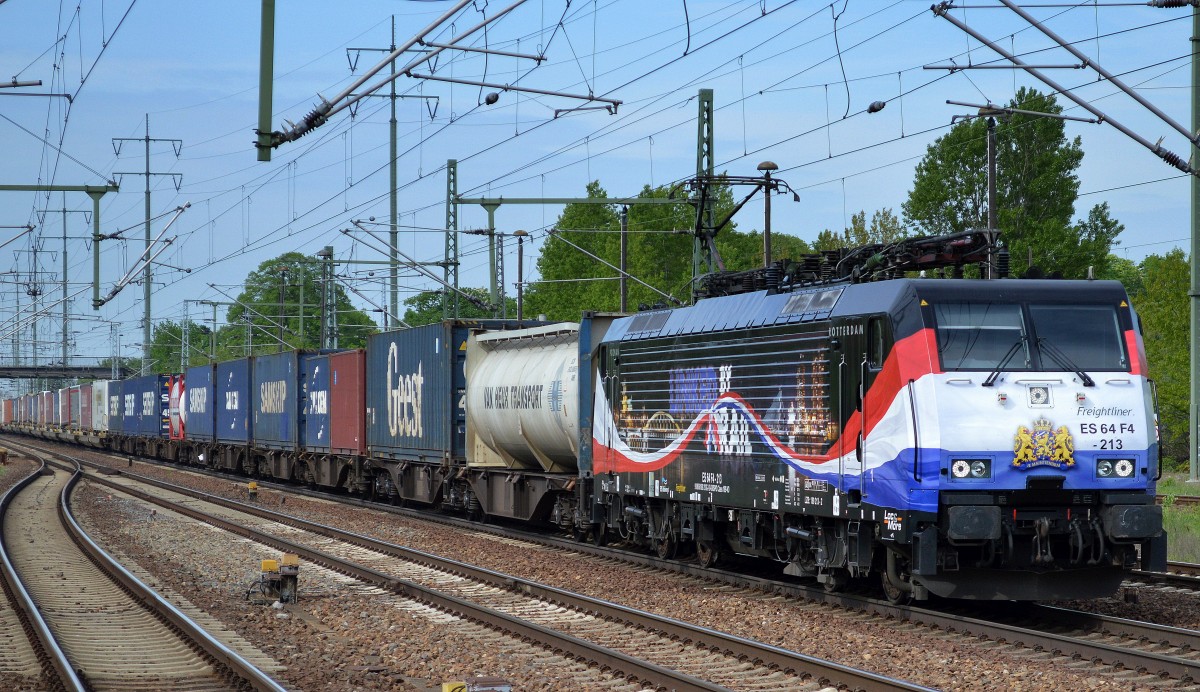 ERSR Poznan-Shuttle mit MRCE-Mietlok ES 64 F4-213 und KLV-Zug am 08.05.15 Durchfahrt Bhf. Flughafen Berlin-Schönefeld. 