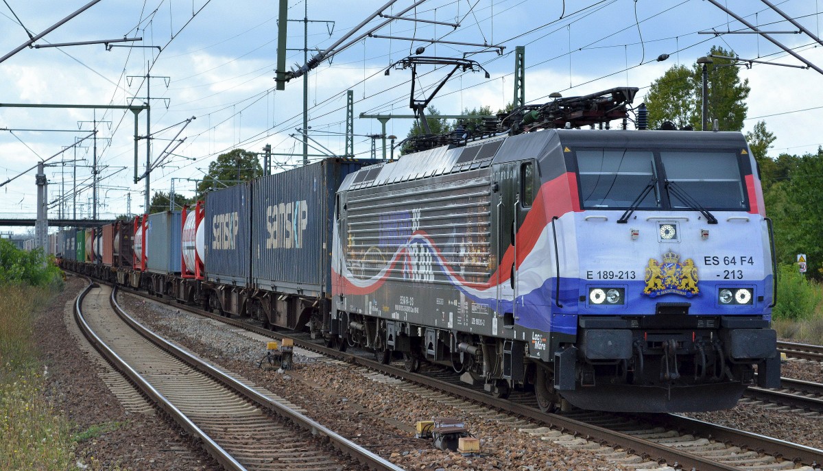 Erst dachte ich, na gut nun sehe ich sie zum vierten Mal, die MERCE Dispolok von ERSR im bunten Kleid des Poznan-Shuttle, aber halt, es gibt also eine zweite anscheinend identisch gefärbte Lok, es ist ES 64 F4-213/189 213-2 die heute am 20.08.14 durch den Bhf. Flughafen Berlin-Schönfeld fuhr. 