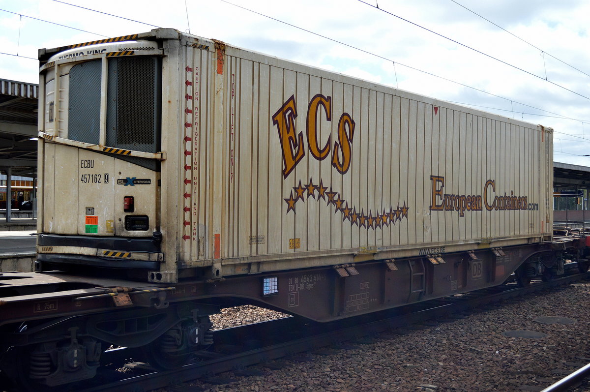 ESC 40ft High Cube Reefer Container am 20.04.16 Bf. Flughafen Berlin-Schönefeld.