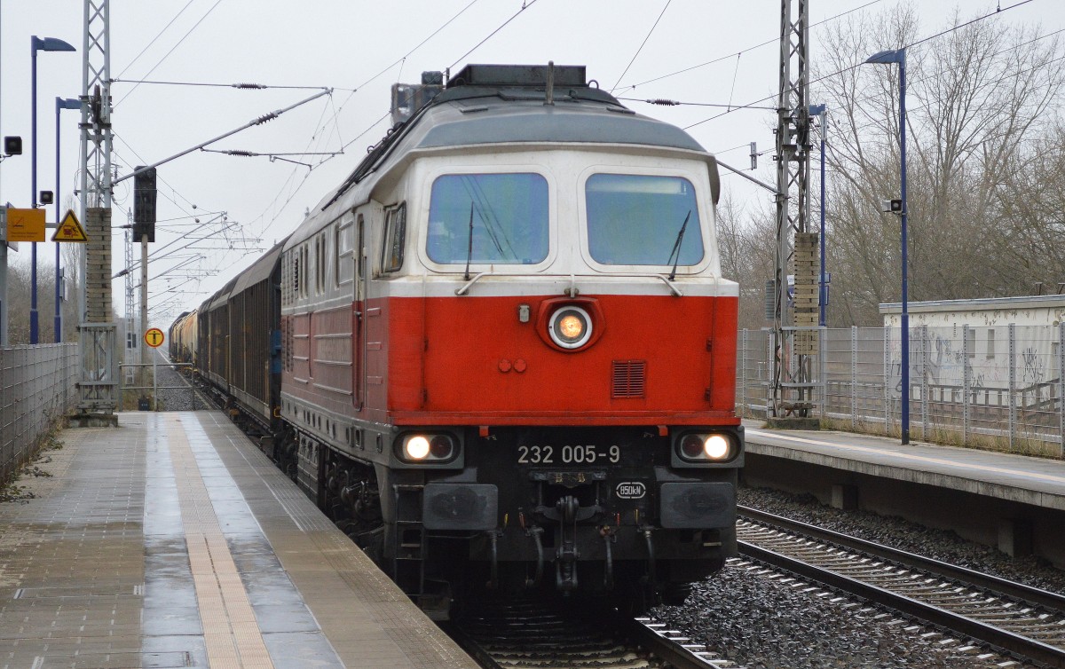 EWR 232 005-9 mit gemischtem Güterzug Richtung Industrieübergabegebiet Berlin-Nordost am 12.03.15 Berlin-Hohenschönhausen.