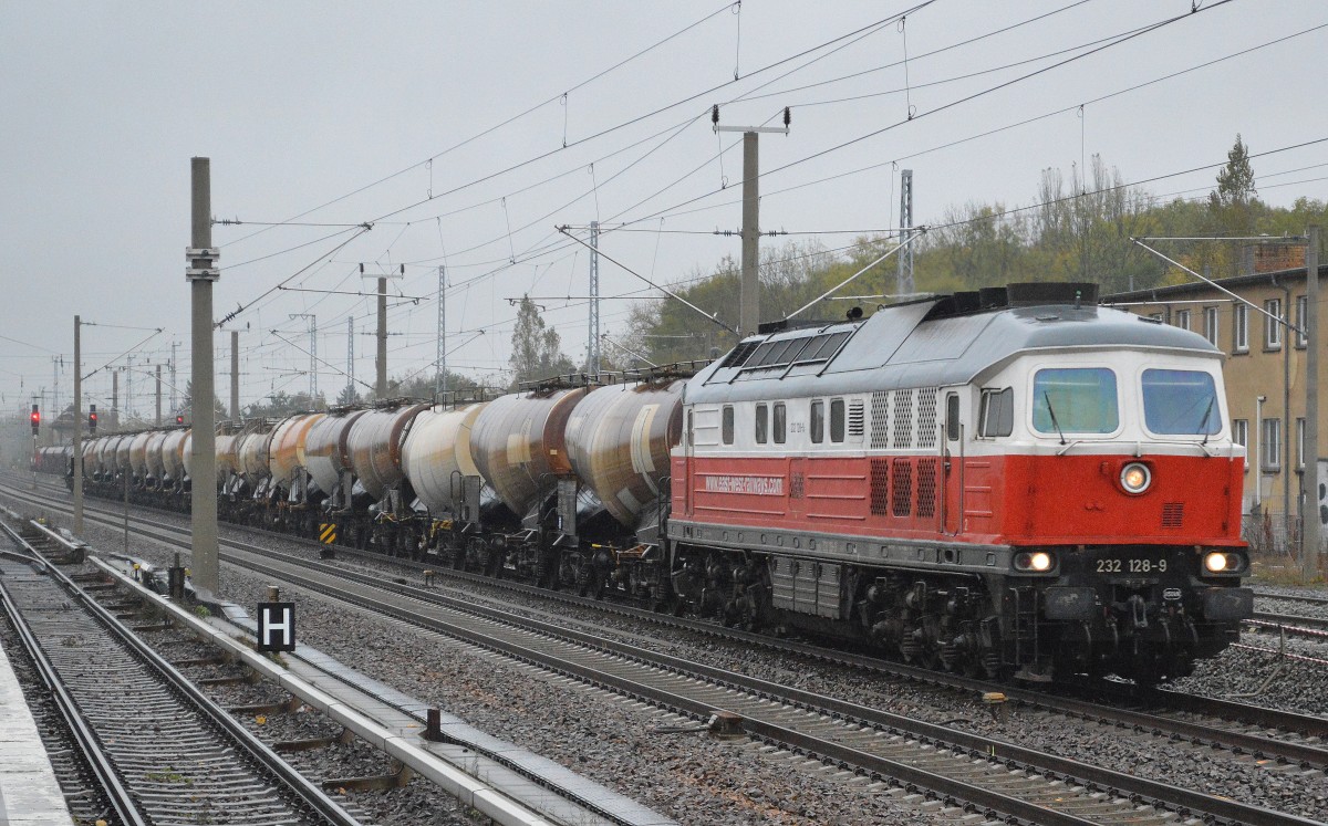 EWR 232 128-9 mit Ganzzug Knickkesselwagen Richtung Innenstadt am 22.10.14 Berlin-Blankenburg.