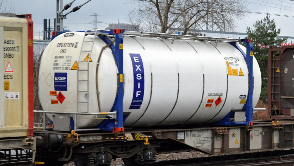 EXSIF Kesselcontainer (UN-Nr. 1866 = Harzlösung, entzündbar) am 17.12.15 Berlin-Springpfuhl.