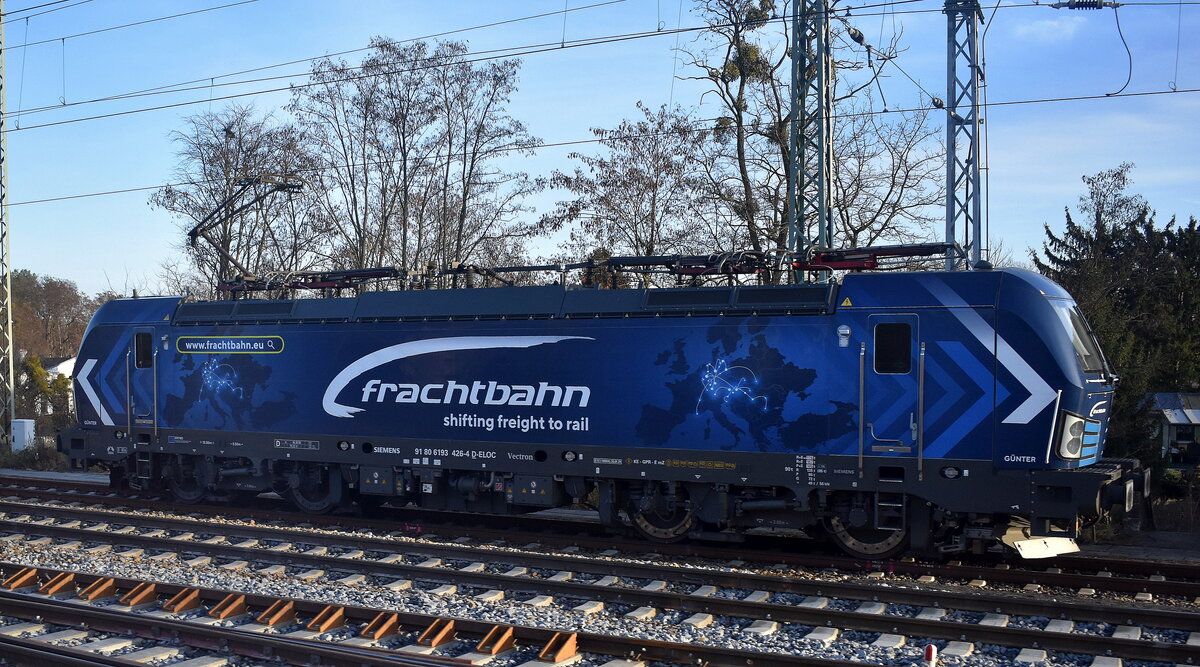 FRACHTbahn Traktion GmbH, Wien [A] mit der geleasten ELL Vectron  193 426 , Name:  GÜNTER  [NVR-Nummer: 91 80 6193 426-4 D-ELOC] am 16.12.25 in Bereitschaft Höhe Bahnhof Ruhland.