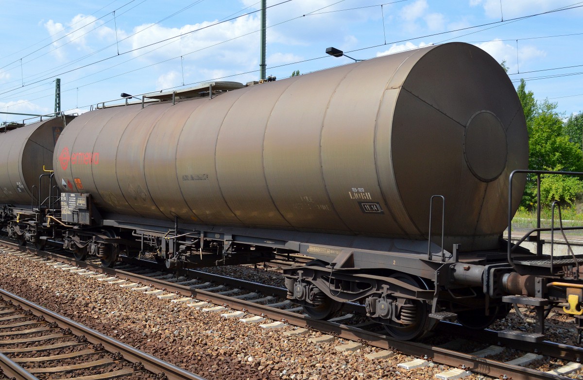 Franz�sischer Kesselwagen vom Einsteller ERMEWA mit der Nr. 33 RIV 87 F-ERSA 7929 574-4 Zacns GARE D´ATTACHE: PARIS-BATIGNOLLES lt-UN-Nr. 83/2789 f�r den transport von Essigs�ure am 01.08.14 Bhf. Flughafen Ber5lin-Sch�nefeld.