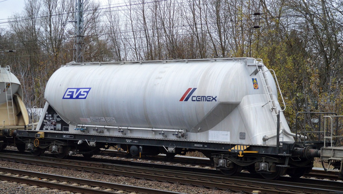 Französischer Staubgutwagen (EVS) für Zement für die Fa. CEMEX mit der Nr. 83 87 F-EVS 9326 558-1 Uacns am 26.11.15 Berlin-Springpfuhl.