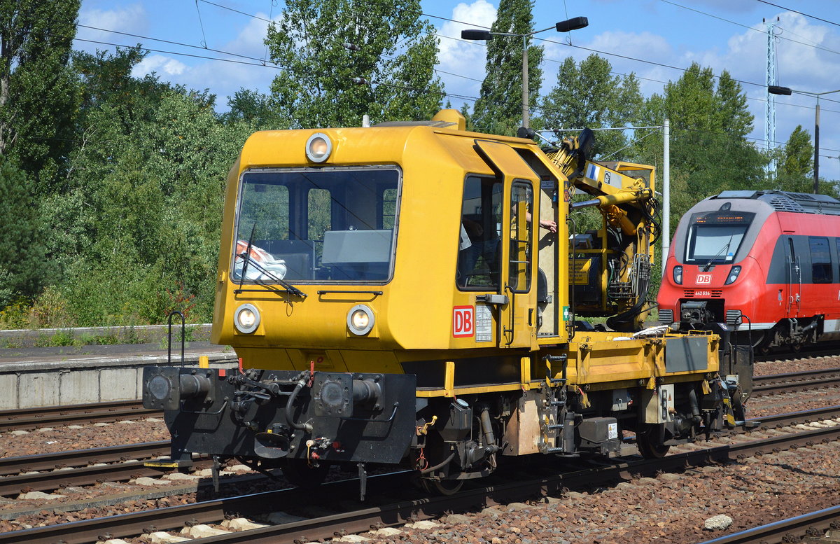 GAF der DB am 22.08.16 wartet auf Signalfreigabe im Bf. Flughafen Berlin-Schönefeld.