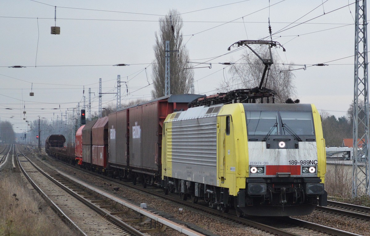 Ganz interessant war heute diese gelbe MRCE Dispolok ES64 F4-089/189-989NC mit eindeutig aus DB Güterwagen bestehenden gemischten Güterzug, daher nehme ich auch, das die E-Lok von DB/Schenker zu mindestens kurzfristig wohl angemietet war hier am 17.12.14 in Berlin-Karow. 