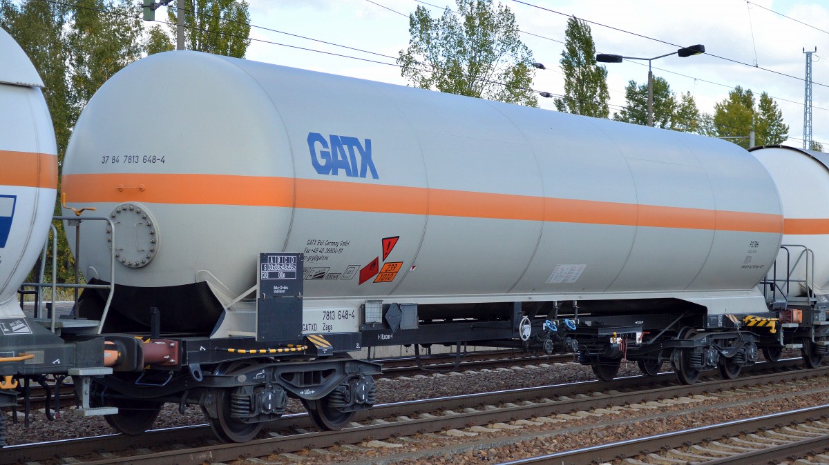 Gasdruckkesselwagen vom Einsteller GATX Germany mit niederländischer Zulassung mit der Nr. 37 RIV 84 NL-GATXD 7813 648-4 Zags (UN-Nr. 239/1010 = 1,2-Butadien bzw. 1,3-Butadien) am 30.09.15 Bhf. Flughafen Berlin-Schönefeld.