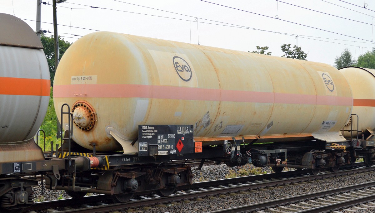 Gasdruckkesselwagen vom Einsteller VTG in Hamburg mit der nr. 33 RIV 80 D-VTGD 7915 431-0 Zagkks Bf.: Maschen Rbf. lt Gefahrstofftafel 23/1077 f�r Propen-Transporte am 28.07.14 Berlin-Blankenburg.