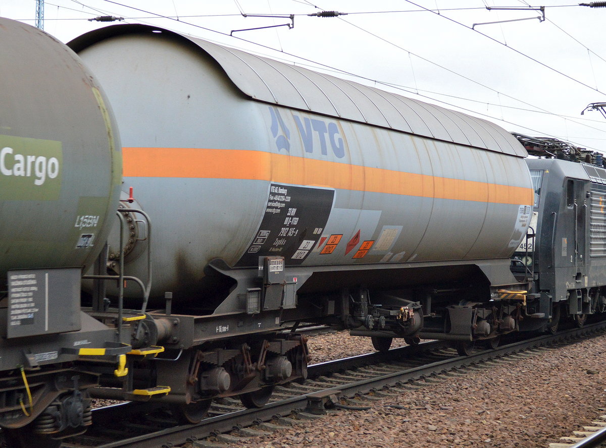 Gasdruckkesselwagen vom Einsteller VTG in Hamburg mit der Nr. 33 RIV 80 D-VTGD 7912 145-9 Zagkks Bf.:Maschen-Rbf. (UN-Nr.23/1012 = 1-Buten oder cis-2-Buten oder trans-2-Buten oder Butene, Gemisch) am 07.03.17 Bf. Flughafen Berlin-Schönefeld.