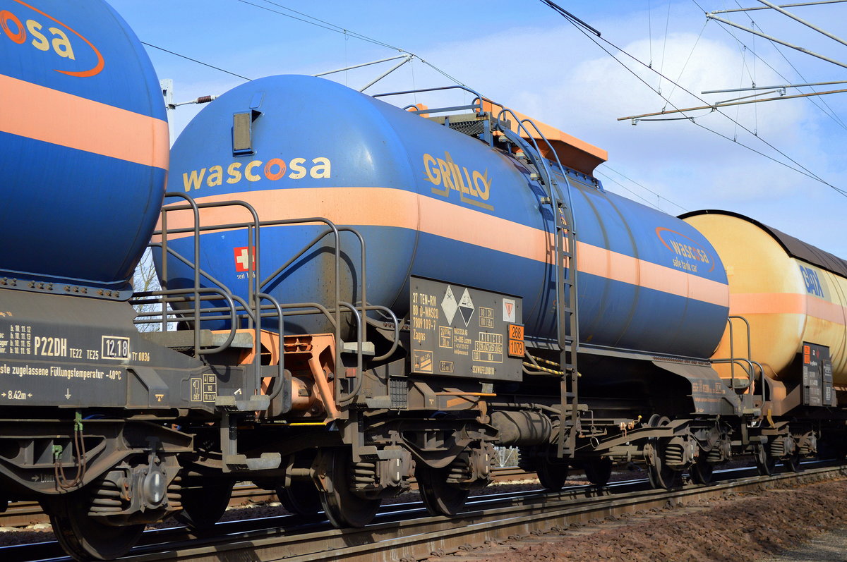 Gasdruckkesselwagen vom Einsteller WASCOSA Logo GRILLO mit der Nr. 37 TEN-RIV 80 D-WASCO 7809 109-7 Zagns (UN-Nr.268/1079 = Schwefeldioxid) am 16.03.17 Berlin-Wuhlheide.