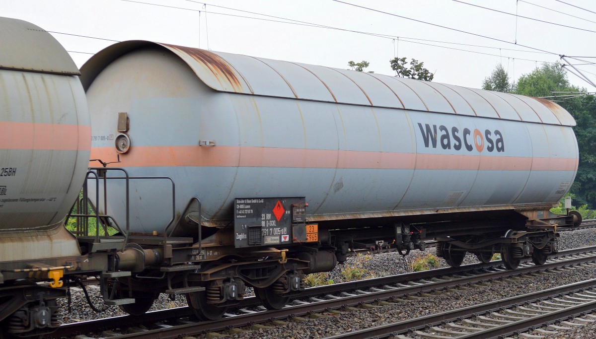 Gasdruckkesselwagen vom Einsteller Wascosa vermietet an die Fa. Schr�der & Klaus GmbH & CoKG mit der Nr. 33 RIV 80 D-SCKL 7917 005-0(P) Zagkks Bf.: Kirchweyher lt Gefahrstofftafel 23/1965 f�r Propangas-Transporte am 28.07.14 Berlin-Blankenburg.