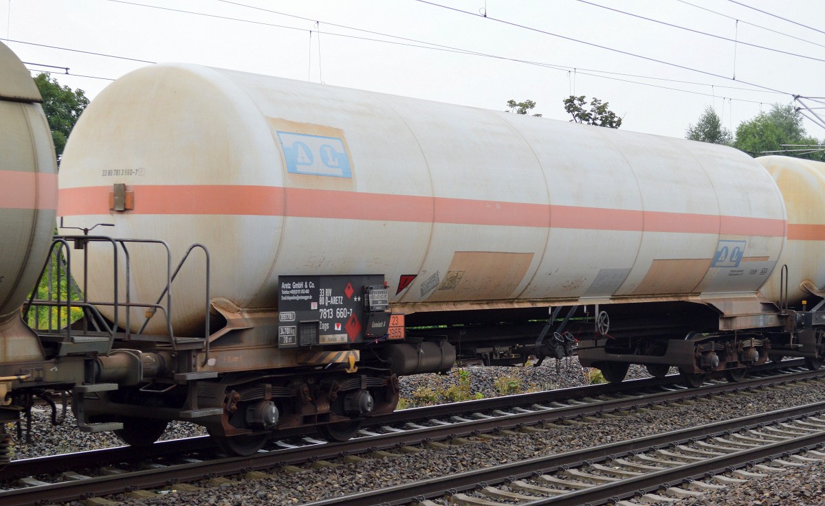 Gasdruckkesselwagen der Fa. Aretz Gmbh & Co. mit der Nr. 33 RIV 80 D-ARETZ 7813 660-7 Zags Bf. Krefeld Hbf lt. Gefahrstofftafel 23/1965 f�r Propangas-Transporte am 28.07.14 Berlin-Blankenburg.
