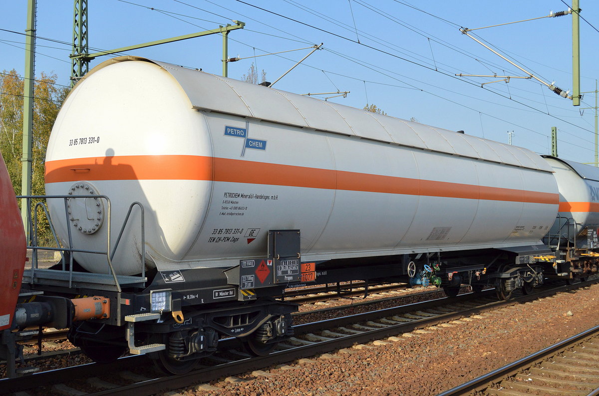 Gasdruckkesselwagen der Fa. PETROCHEM Mineralöl-Handelsges. m.b.H mit der Nr. 33 TEN 85 CH-PCM 7813 331-0 Zags (UN-Nr.: 23/1077 = Propen) am 16.10.17 Bf. Flughafen Berlin-Schönefeld.