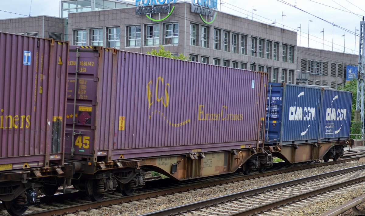 Gelenk-Containertragwagen vom Einsteller AAE Cargo mit der Nr. 33 RIV 68 D-AAEC 4961 197-3 Sggmrss 90.50 am 16.06.15 Berlin-Köpenick.