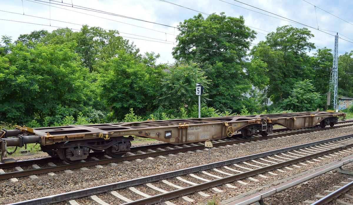 Gelenk-Containertragwagen vom Einsteller AAEC mit der Nr. 37 RIV 80 D-AAEC 4960 145-3 Sggrss 80´161 am 30.06.16 Berlin Köpenick.