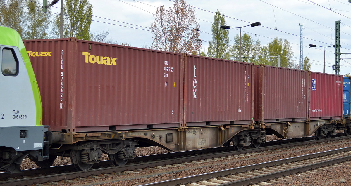 Gelenk-Containertragwagen vom Einsteller Ahaus Alstätter Eisenbahn Cargo AG mit der Nr. 37 RIV 80 D-AAEC 4960 145-3 Sggrss 80´161 beladen mit vier 20’ Standard Containern am 20.04.17 BF. Flughafen Berlin-Schönefeld.