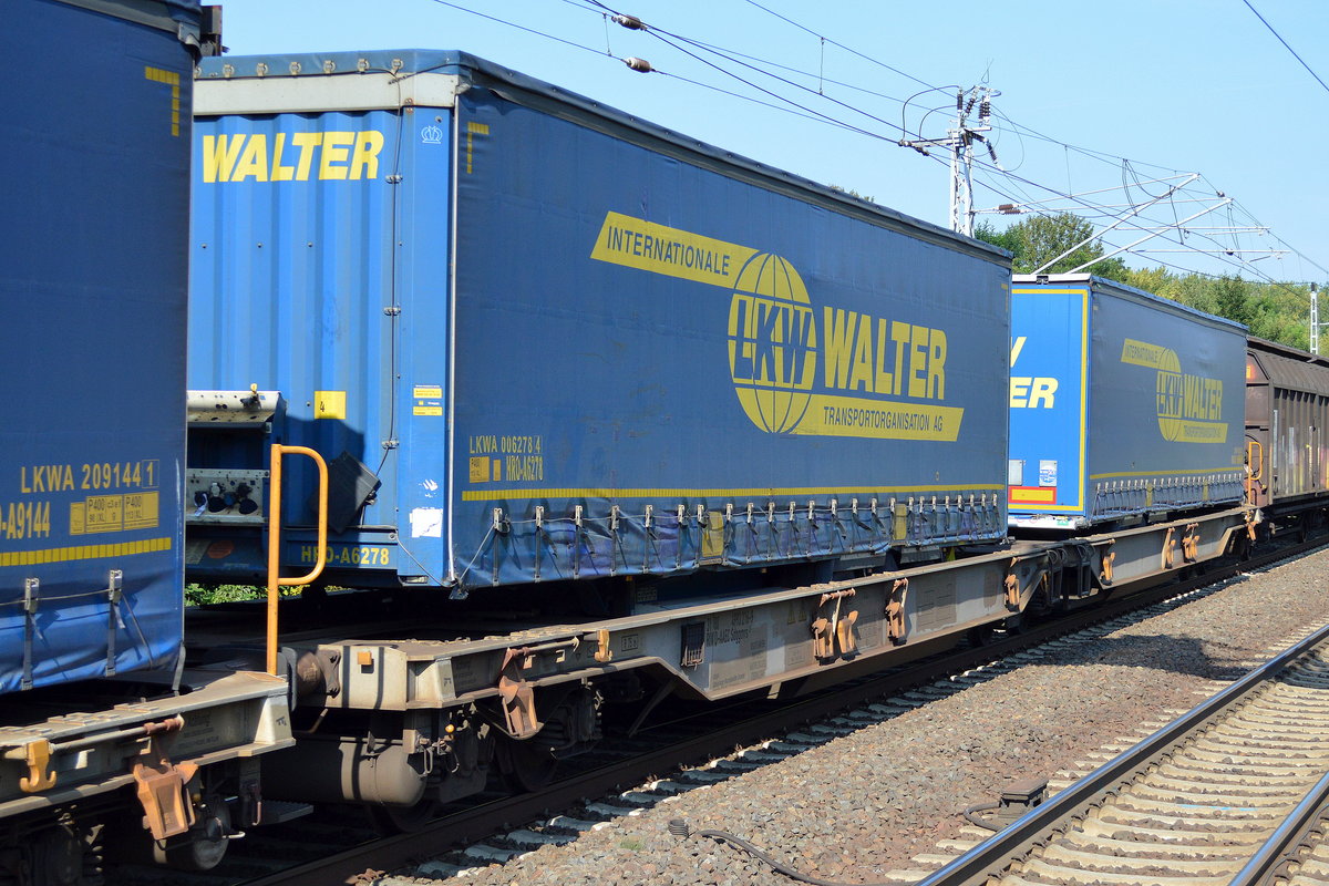 Gelenk-Taschenwagen mit der Nr. 31 RIV 80 D-AAEC 4993 216-9 Sdggmrs 31 mit LKW-WALTER Trailern beladen am 05.09.17 Bf. Berlin-Hohenschönhausen.