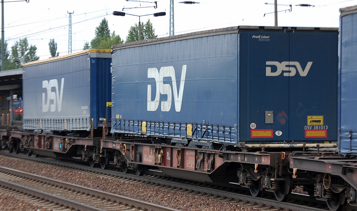Gelenk-Taschenwagen mit der Nr. 37 RIV 80 D-AAEC 4512 068-0 Sdgmns 33 am 21.09.13 Bhf. Flughafen Berlin-Sch�nefeld, 21.09.13