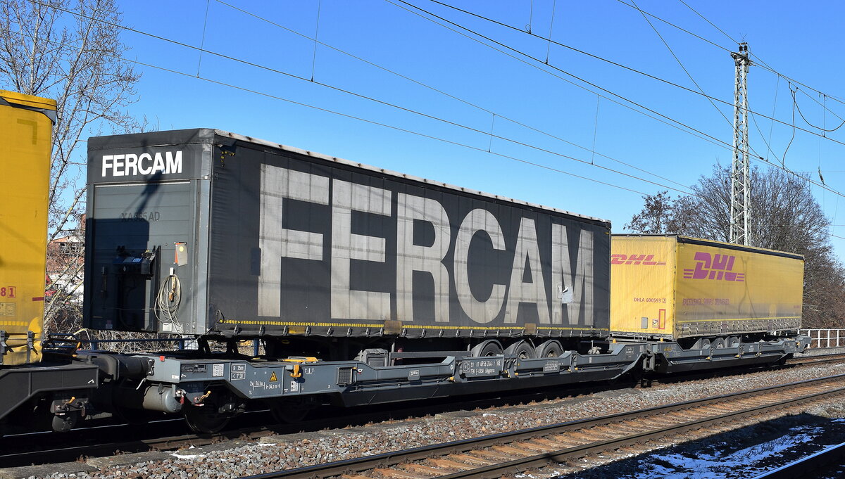 Gelenktaschenwagen vom Einsteller ERMEWAS SA mit der Nr. 33 TEN 87 F-ERSA 4956 244-7 Sdggmrss (GE) in einem KLV-Zug am 19.02.25 Höhe Bahnhof Magdeburg-Neustadt.