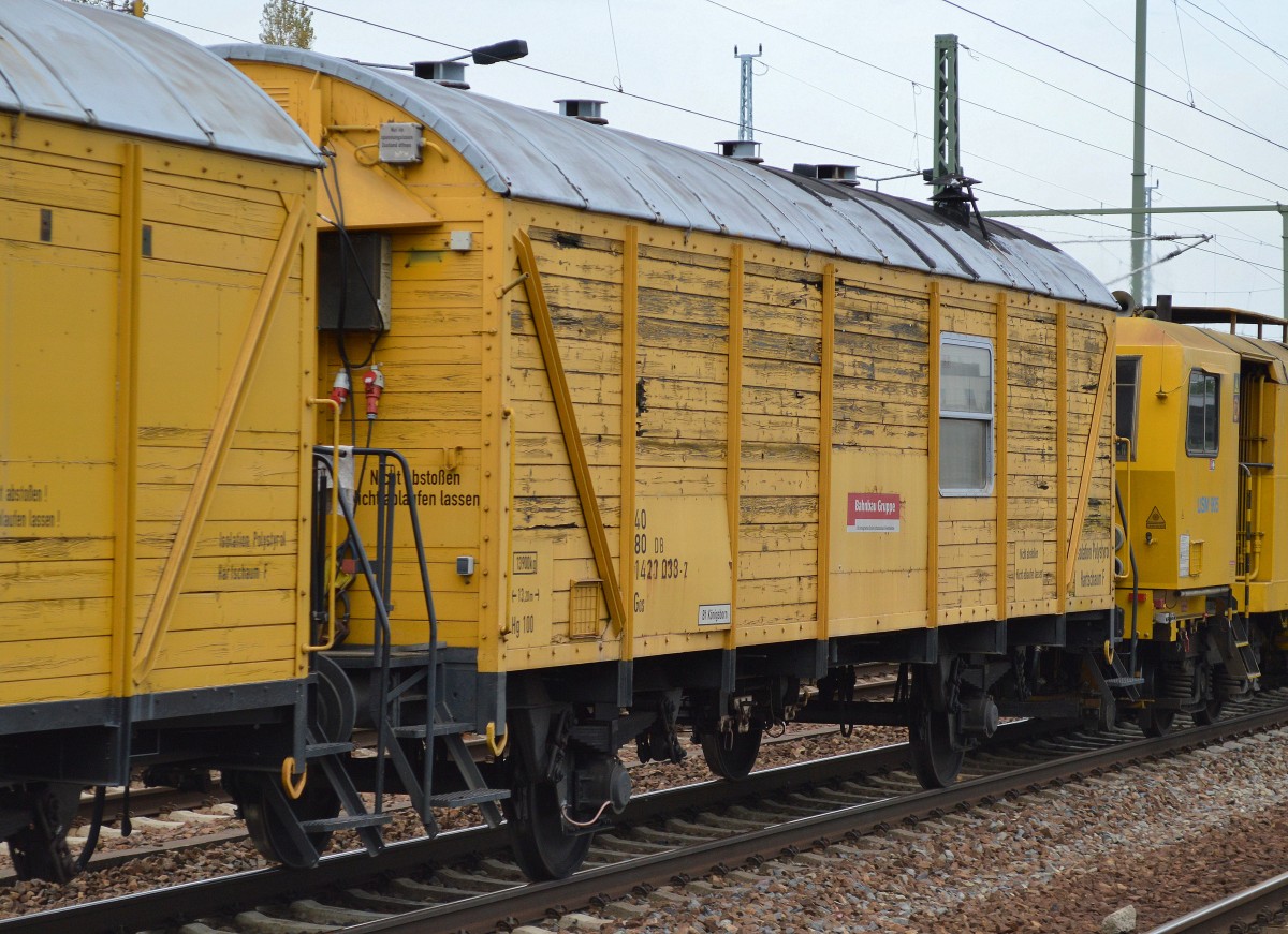 Gerätewagen der DB Bahnbau Gruppe mit der Nr. 40 80 DB 1423 038-7 Gos Bf. Königsborn am 09.10.14 bhf. Flughafen Berlin-Schönefeld.