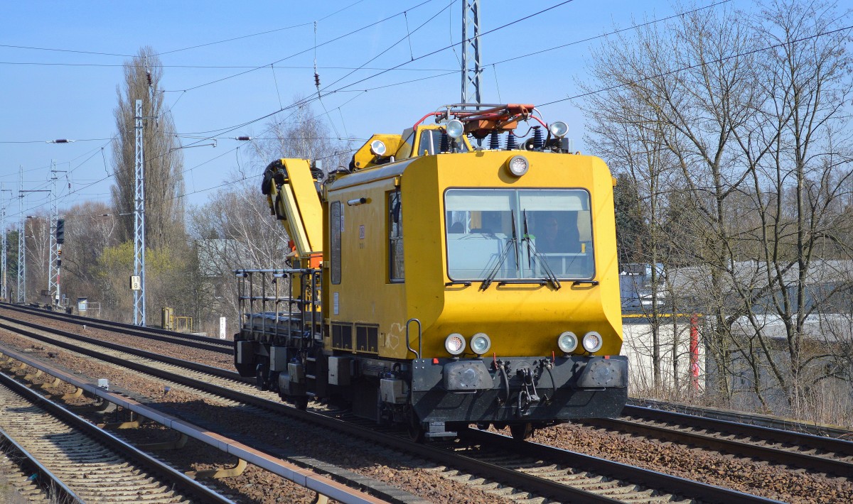 Gleisarbeitsfahrzeug GAF 200 R der DB am 23.03.15 Berlin-Karow.