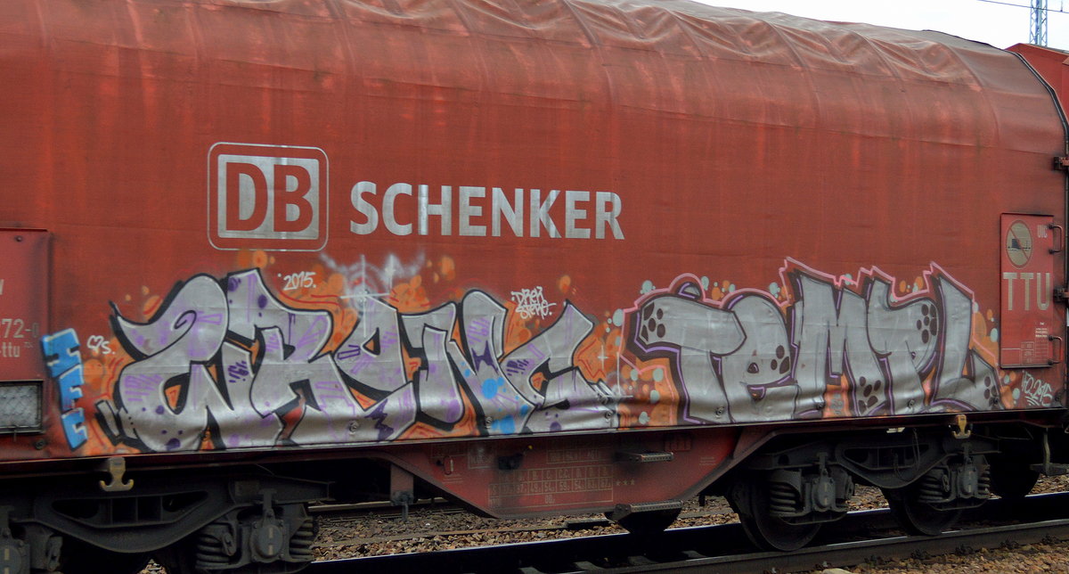 Graffiti am 20.04.16 Bf. Flughafen Berlin-Schönefeld gesichtet.