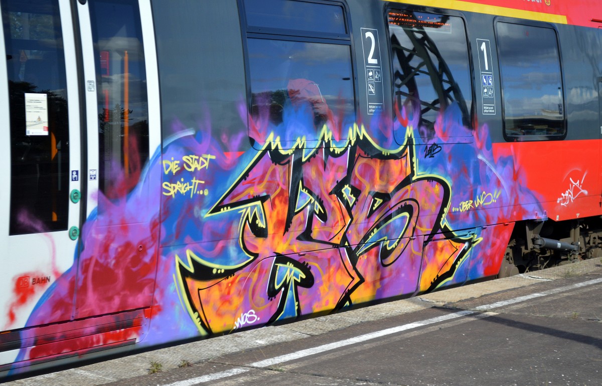 Graffiti am 27.0.15 Bhf. Flughafen Berlin-Schönefeld gesichtet.