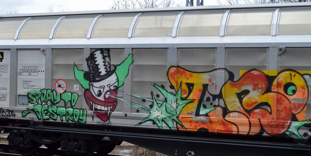 Graffiti an einem Schiebewandwagen am 02.03.15 Berlin-Karow.
