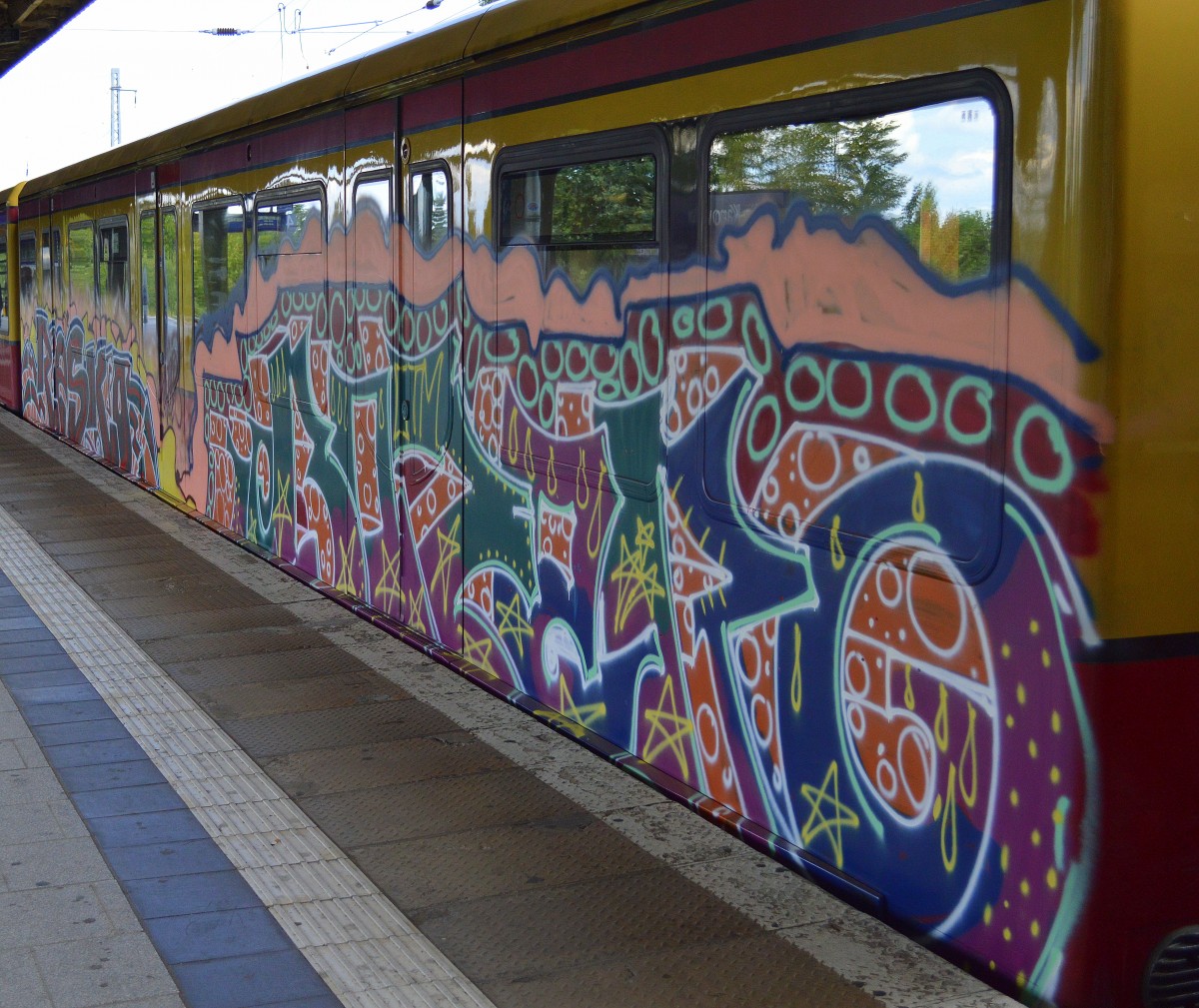 Graffiti an einer S2 S-Bhf. Berlin-Karow am 25.08.14 gesichtet.