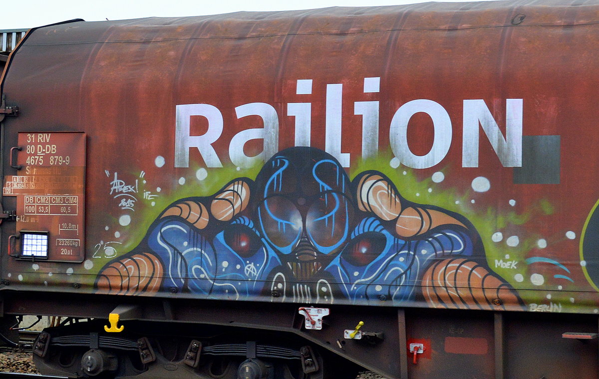 Graffiti gesichtet am 04.04.17 Bf. Flughafen Berlin-Schönefeld.