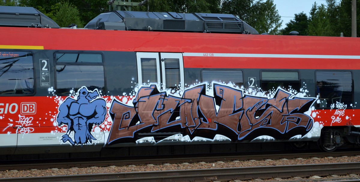 Graffiti gesichtet am 15.07.14 auf 442 128 Bhf. Flughafen Berlin-Schönefeld.