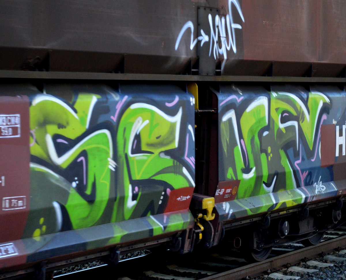 Graffiti gesichtet auf einem Schüttgutwagenzug am 10.12.15 Berlin-Hohenschönhausen.