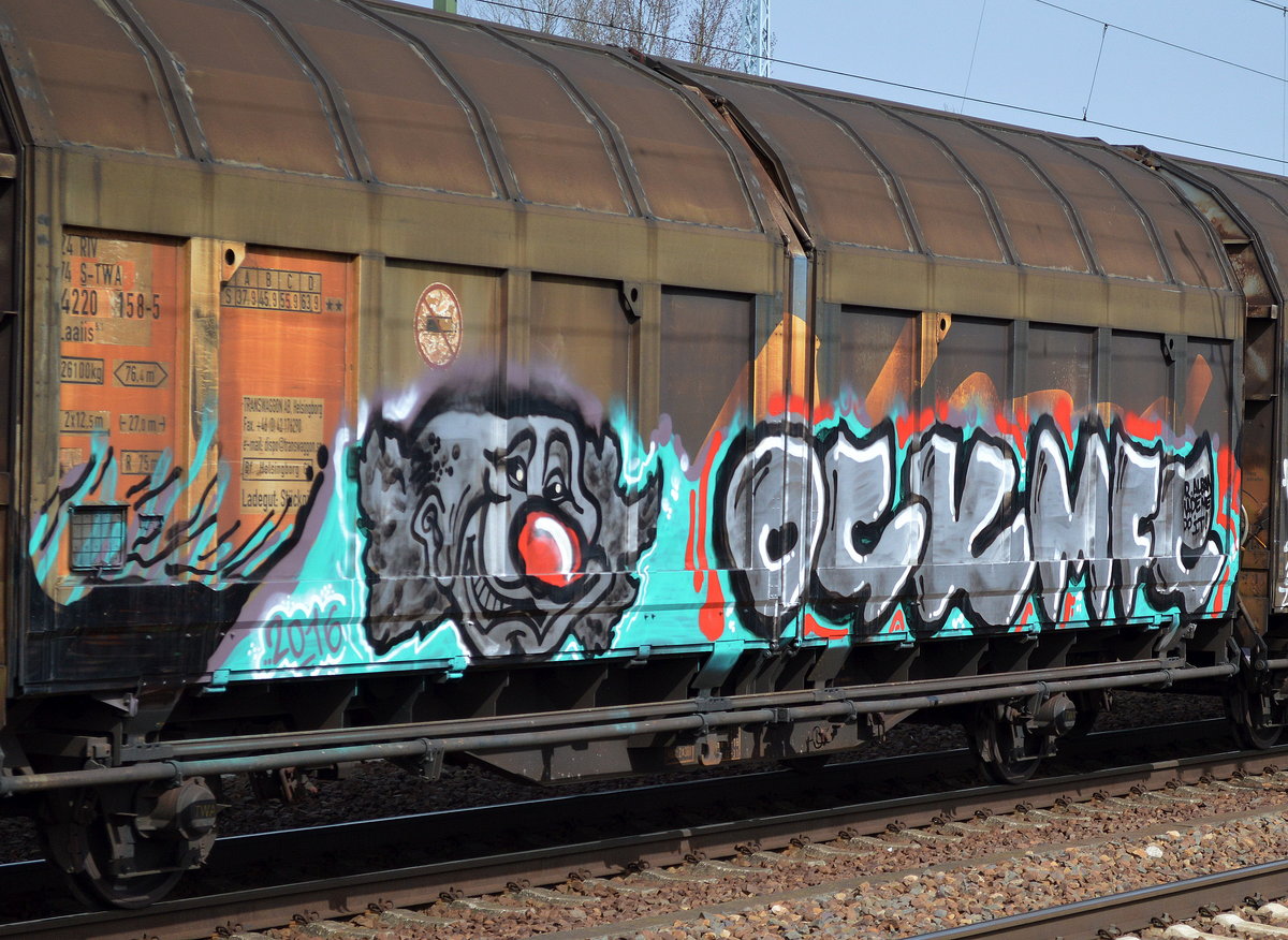 Grafiti gesichtet am 03.04.16 Bhf. Flughafen Berlin-Schönefeld.