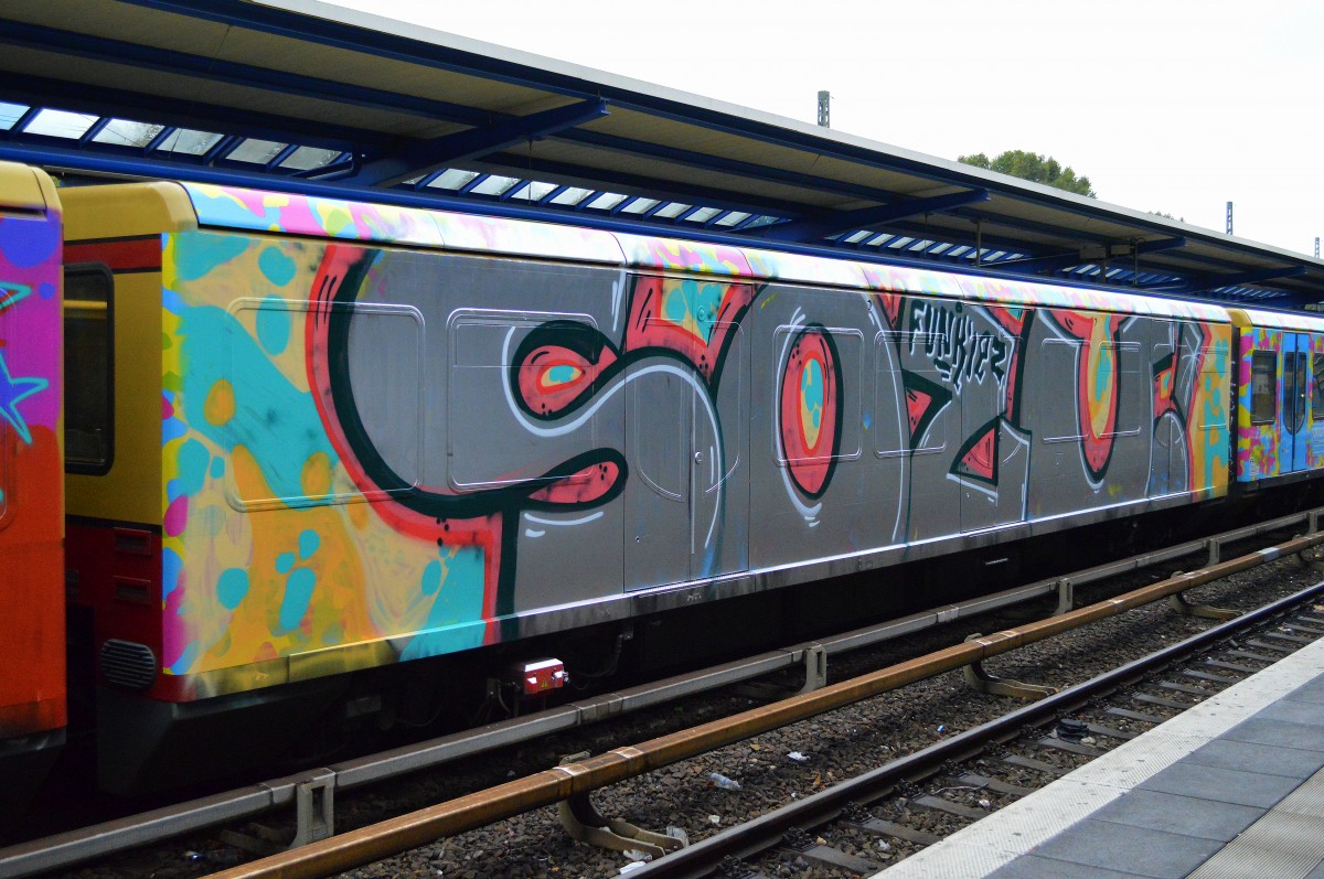 Grafiti gesichtet am 19.10.15 S-Bhf. Berlin-Treptow.