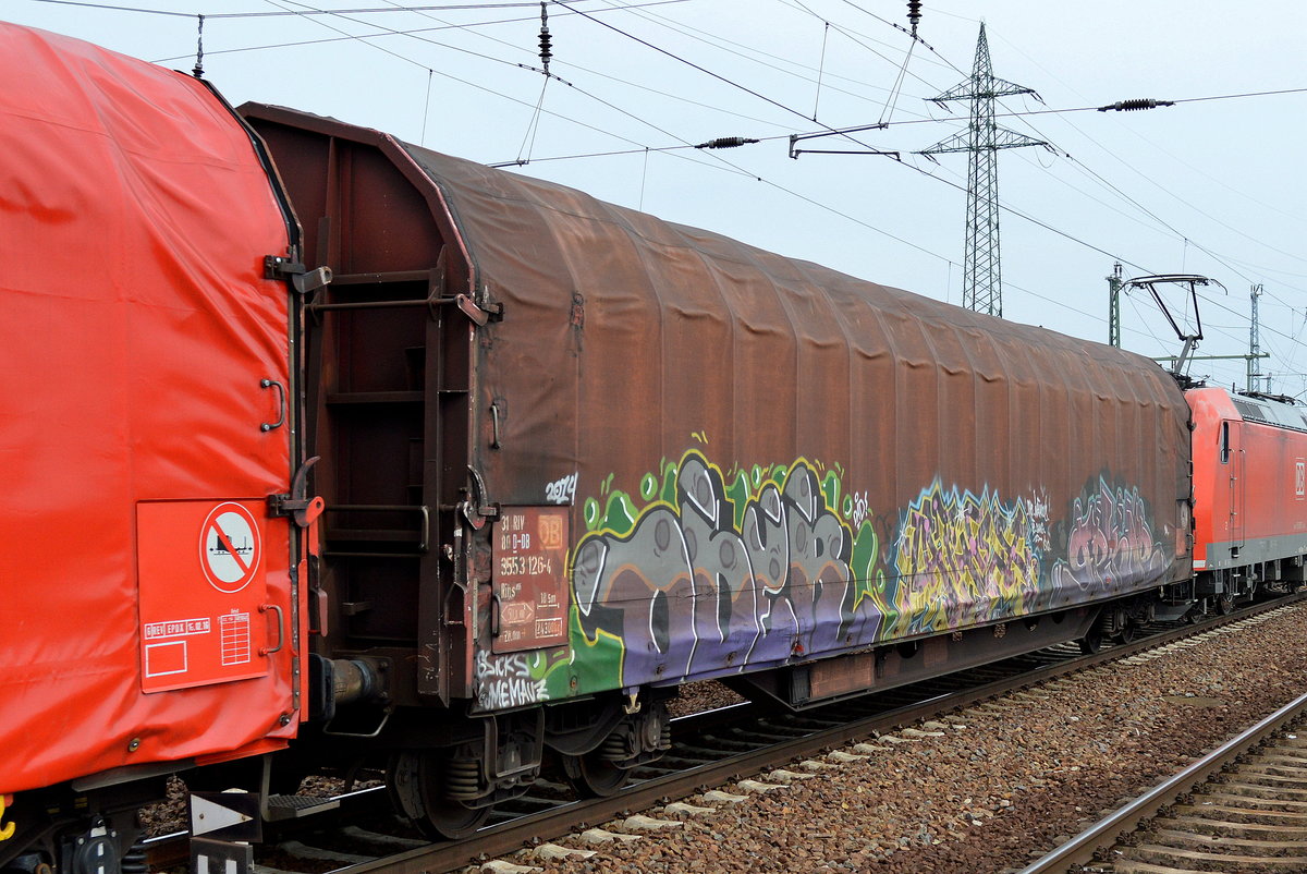 Grafiti´s gesichtet am 15.04.16 Bf. Flughafen Berlin-Schönefeld.